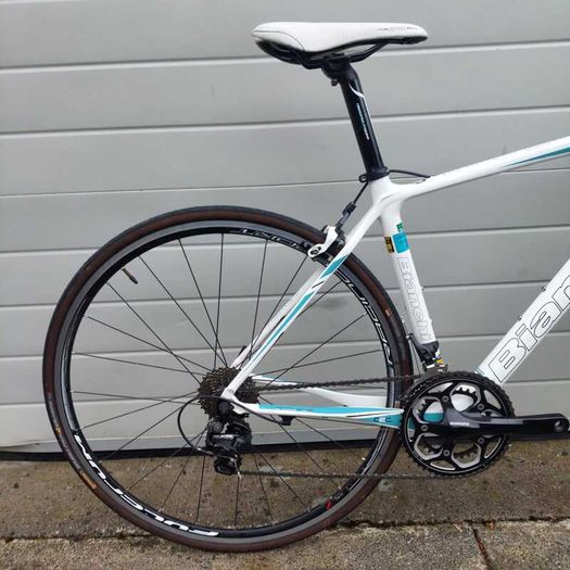 Bianchi Intenso, Carbon frame, Shimano 105