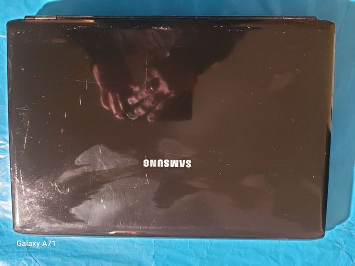 Samsung R610 15.6 inch Laptop, 3GB Ram, 300GB HDD, Intel Core 2 Duo CPU T6400 2.00GHz, indows 7 Home Premium, Chrome, Youtube, and VLC for best movie experience