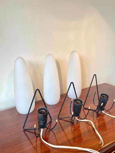 1 x Mid Century Philips Louis Kalff Wall Light Sconce, Opaline Milk Glass Black Wire Frame, 70s Dutch