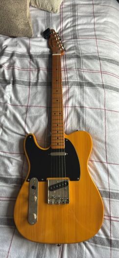 Left hand fender squire telecaster vox amp, pedals