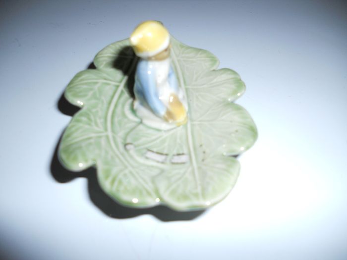 Vintage Irish Souviner By "Shamrock Pottery" (2.5"h x 4"L..approx)