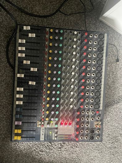 Soundcraft EFX12 (Audio Mixer)