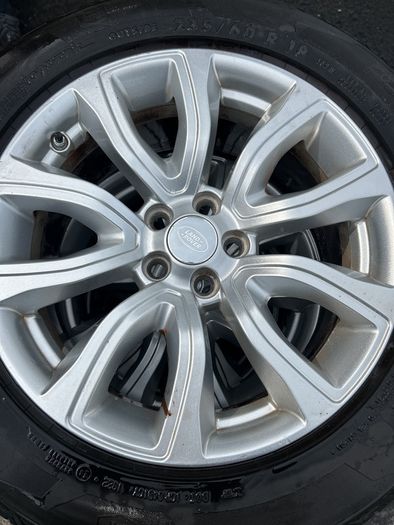 Land Rover 235/60 R 18 107W