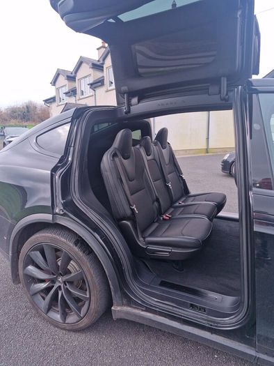 Tesla Model X 2018 open to P/X