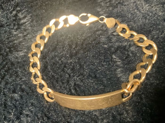 gold bracelet