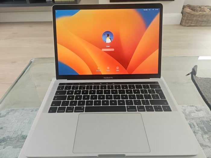Apple Macbook Pro  2017 Excellent Condition. Intel i5-6267U 2.9GHz 8GB RAM