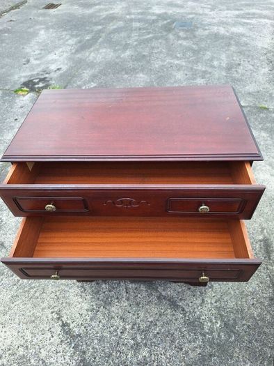 Beautiful vintage Rossmore chest of drawers