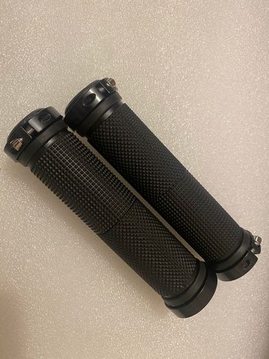 BRAND-NEW 2pcs/1 Pair Mountain Road Cycling Bike BicycleBRAND-NEW MTB Handlebar Cover Grips Smooth Soft Rubber Anti-slip Handle Grip Lock Bar End