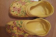 Girl's crocs