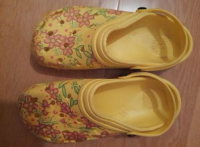 Girl's crocs