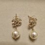 pearl earrings Image 3