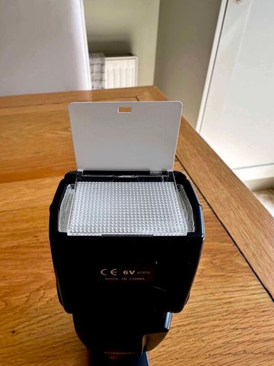 Yongnuo universal speed light