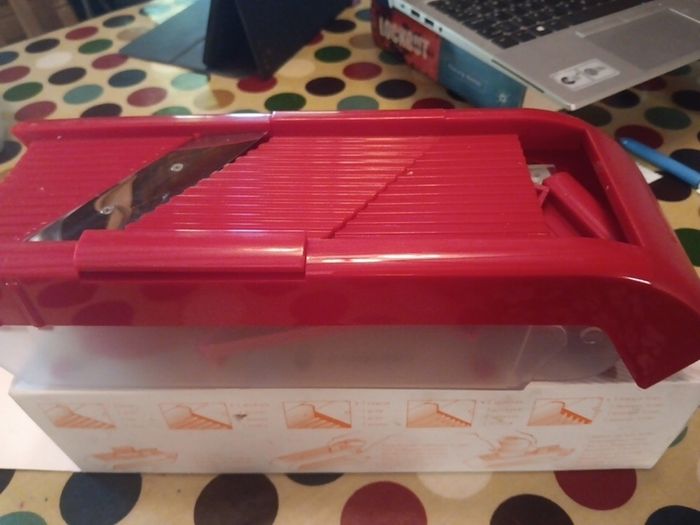 vintage le creuset vegetable slicer