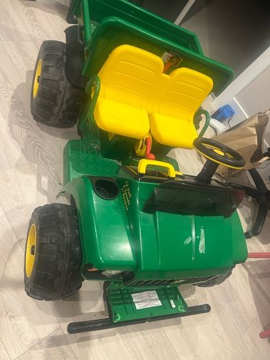 John Deere Gator