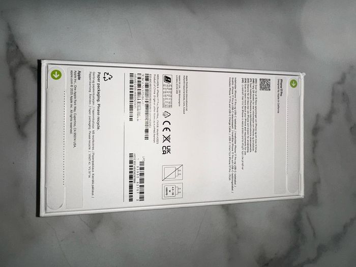 iPhone 17 Pro (256GB, Deep Blue)
