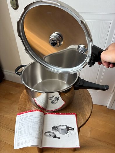 Fissler Vitaquick stainless steel pressure cooker New
