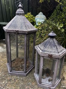 lanterns x 4 180 or 2 for 90