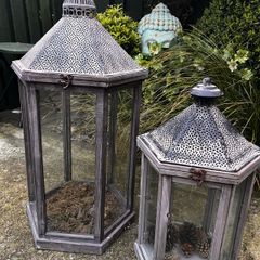 lanterns x 4 180 or 2 for 90