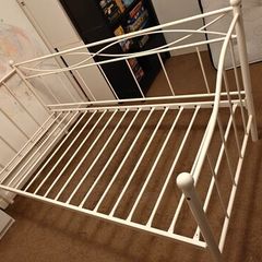 Single daybed frame