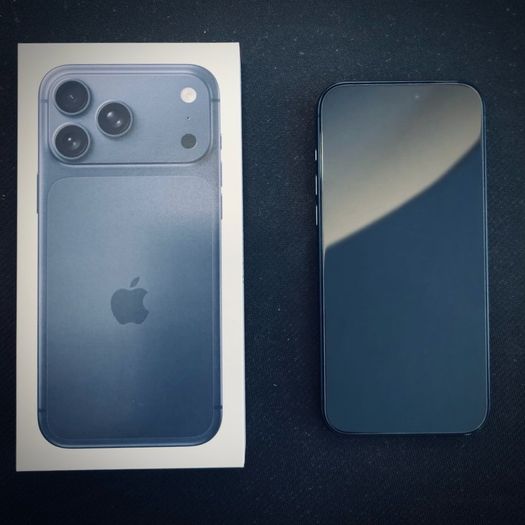 iPhone 17 Pro Max and carbon cover PITAKA and PITAKA MagSafe Phone Grip