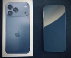 iPhone 17 Pro Max and carbon cover PITAKA and PITAKA MagSafe Phone Grip