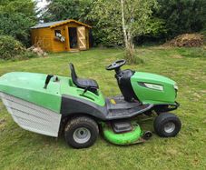 Ride on lawn mower