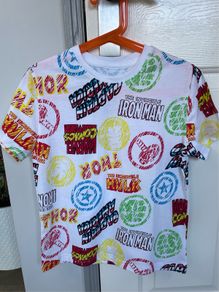 Like New: Boys Marvel T Shirt (Age 8-9)