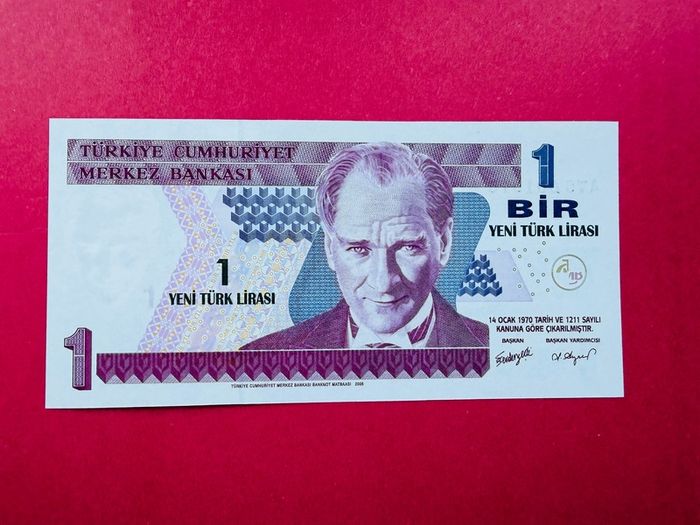 Turkey. 1 Lira  2005  Pick 216a   ( Uncirculated )