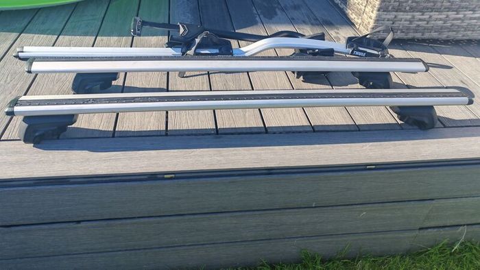 Thule wingbars and 2 bike carrier