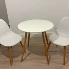 Round Table and 2 chairs