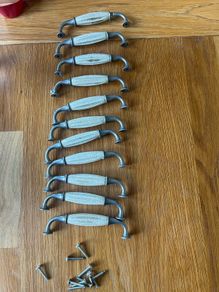 Free kitchen cabinet handles X24 Need gone ASAP by tomorrow or will go in skip