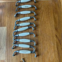 Free kitchen cabinet handles X24 Need gone ASAP by tomorrow or will go in skip
