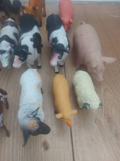Animal figurines