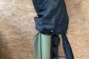 Kids green golf bag w strap and raincover