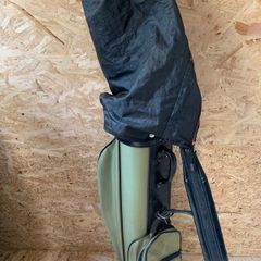 Kids green golf bag w strap and raincover
