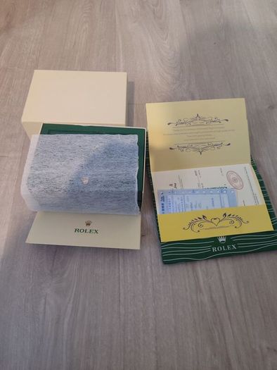 empty watch box