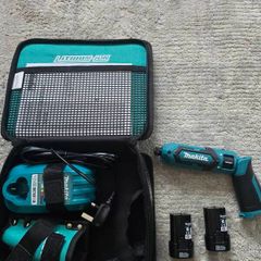 Makita TD022DSE 7.2V cordless impact driver kit