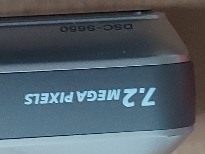 Sony Cyber-Shot Model DSC-S650, 7.2 Megapixels, Takes 2 x AA Baterys, in excellent working and cosmetic condition
