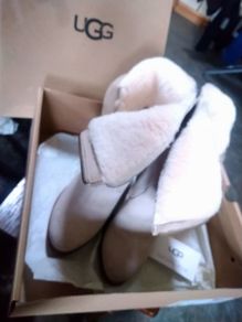 UGG Beige Suede Lynda boots New
