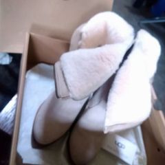 UGG Beige Suede Lynda boots New