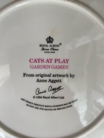 Plates cats at Play Anne Aggette