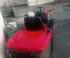 Ride on lawnmower