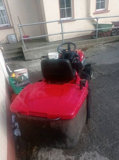 Ride on lawnmower