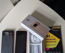 Google Pixel 8 - Like new - Google warranty until Feb 2027