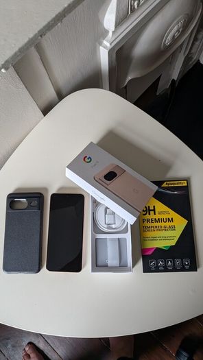 Google Pixel 8 - Like new - Google warranty until Feb 2027
