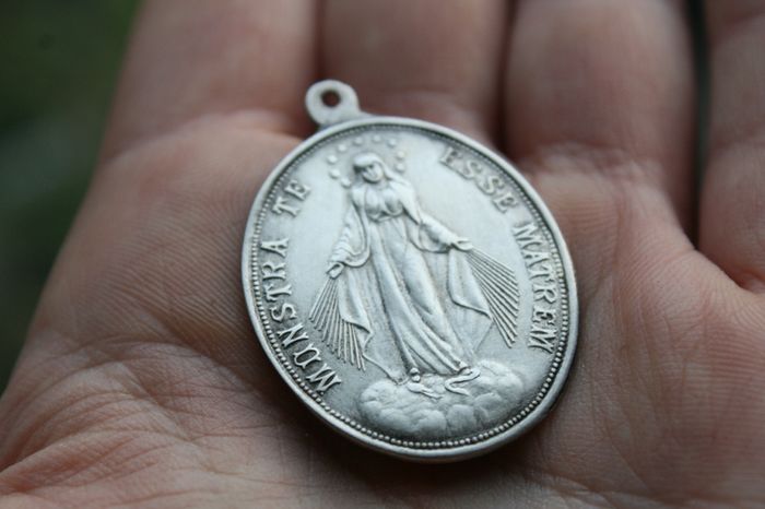 Irish Antique Sterling Silver Medal: Congregation of the Children of Mary, Dublin 1941  8 grams silver