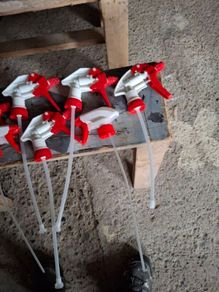 Spray triggers