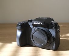 Panasonic Lumix G7 + 2 Lenses (14-42mm & 40-150mm)  Full Kit  Excellent Condition
