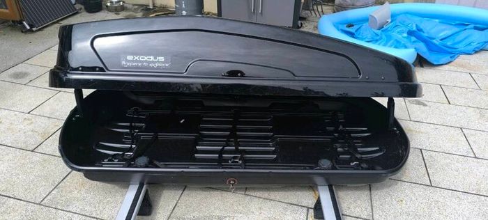 Roof box