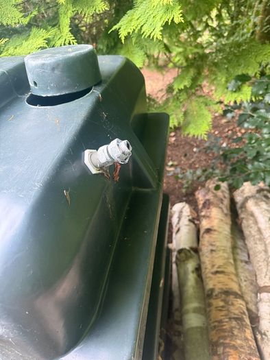 Oil tank